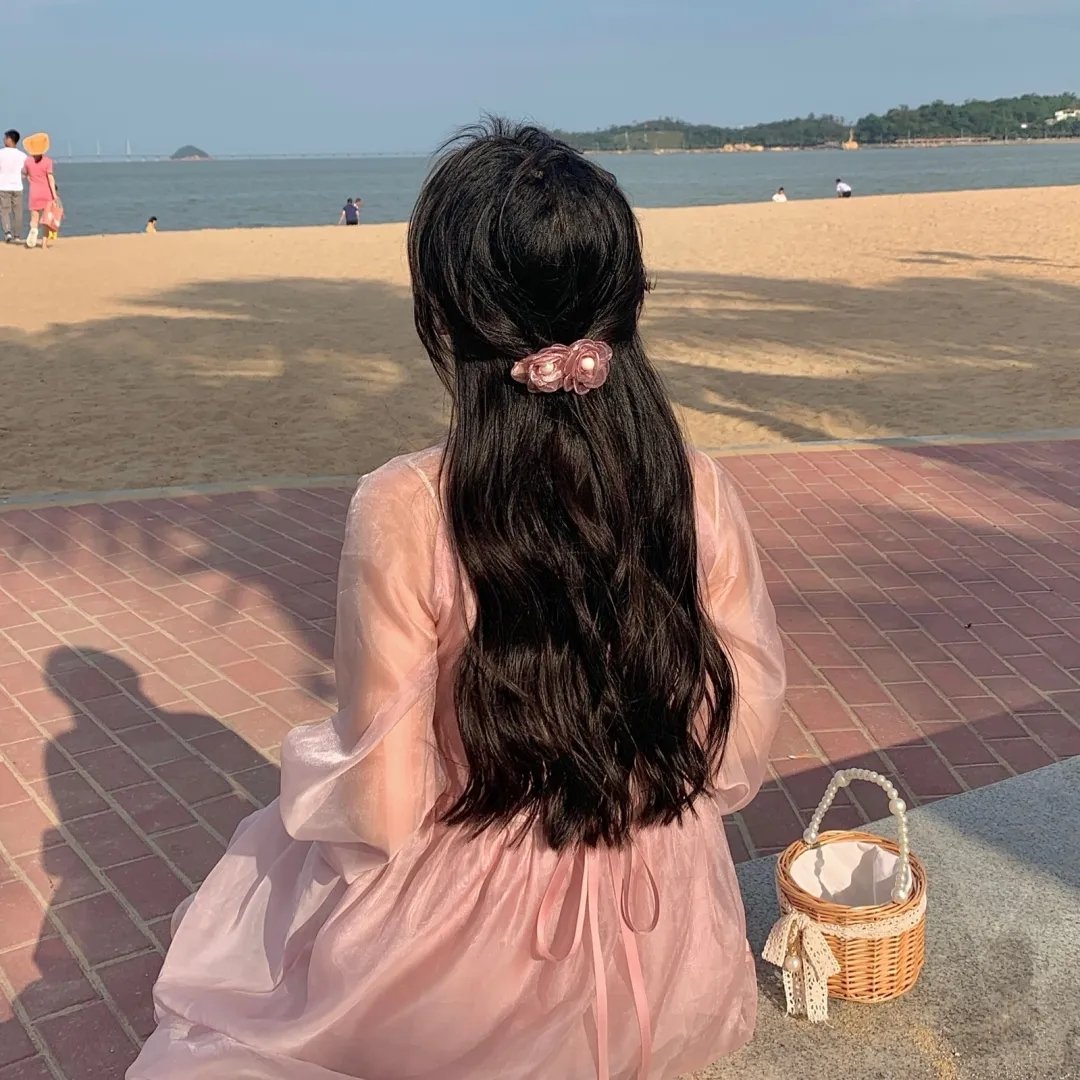 请以无名呼唤我海报
